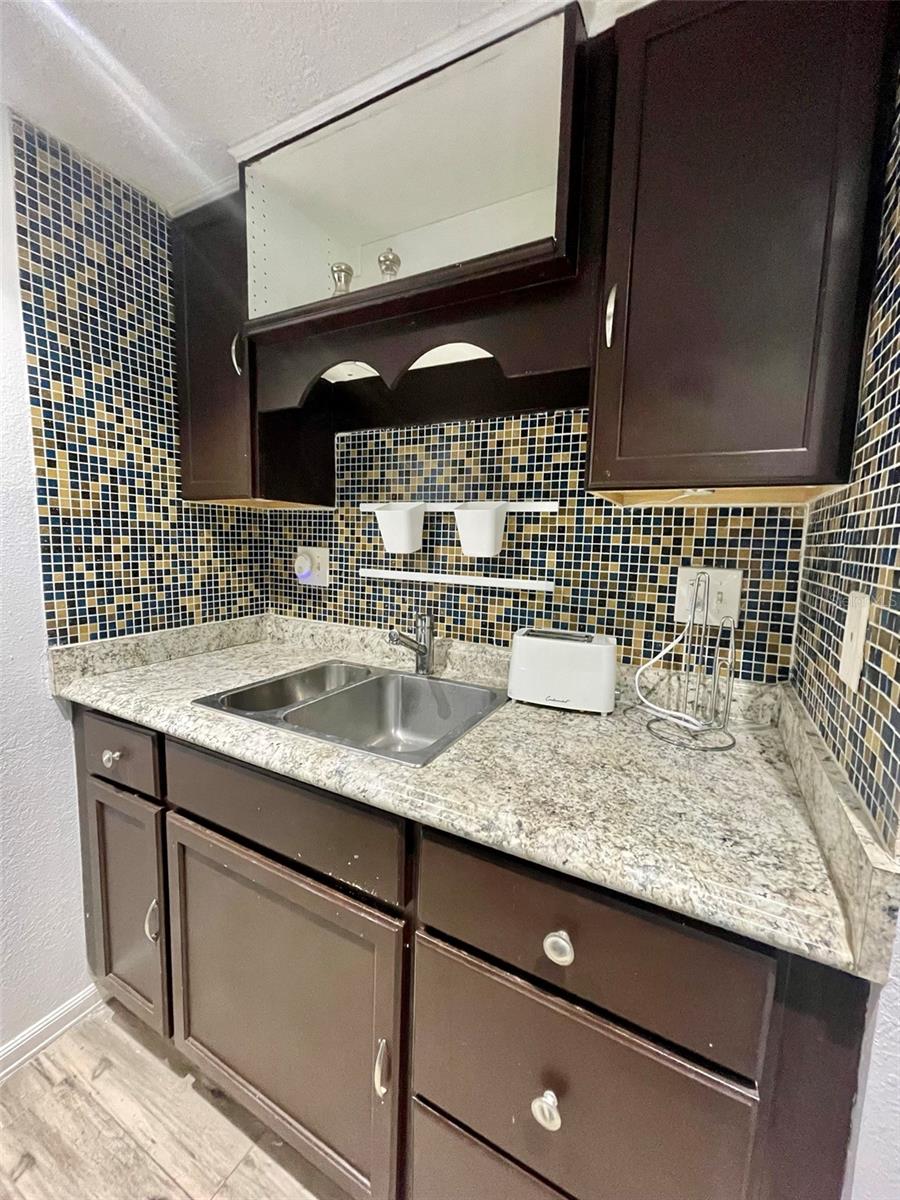 Listing photo id 8 for 4139 Dolphin Drive