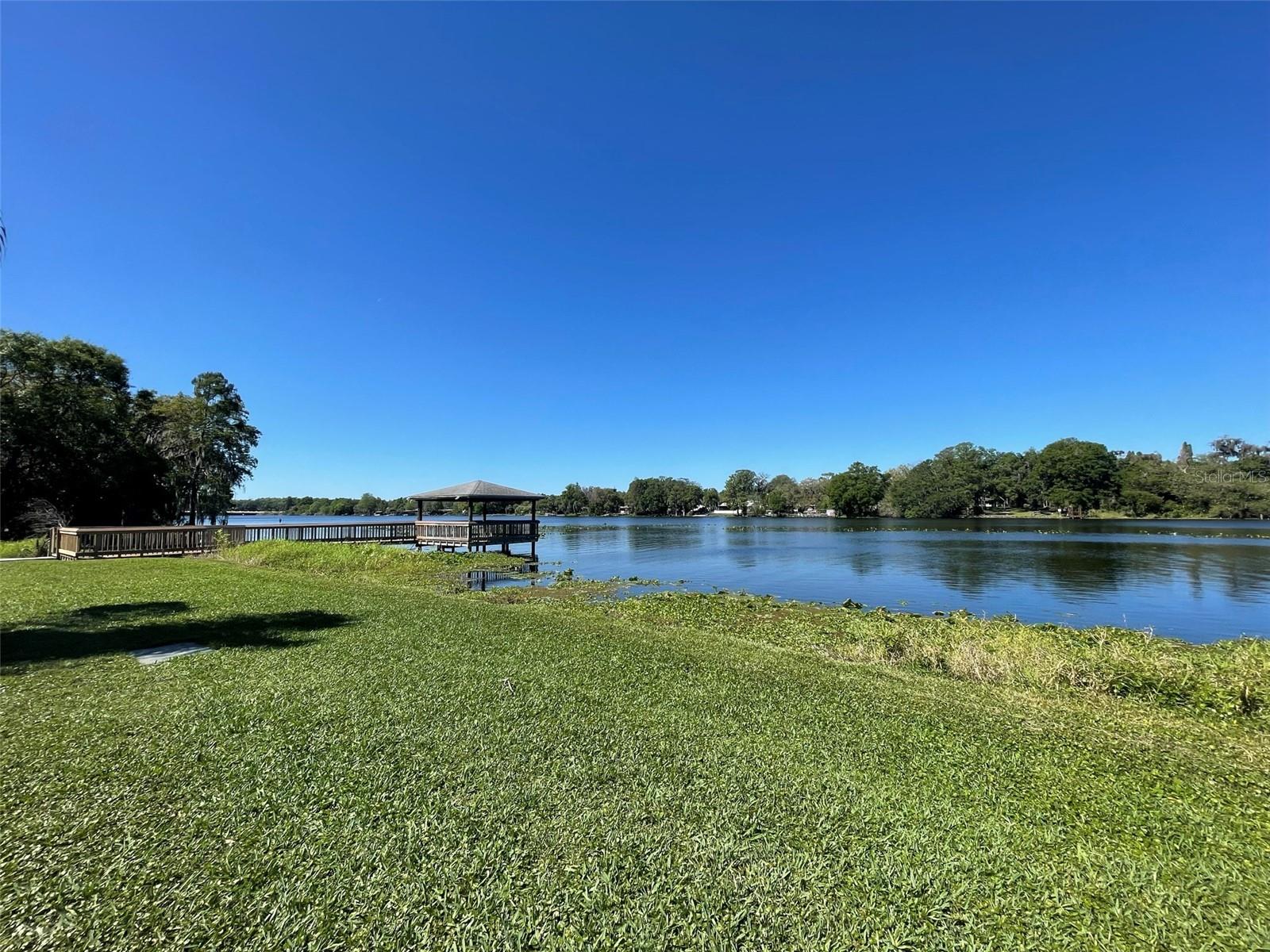 Listing photo id 9 for 4139 Dolphin Drive