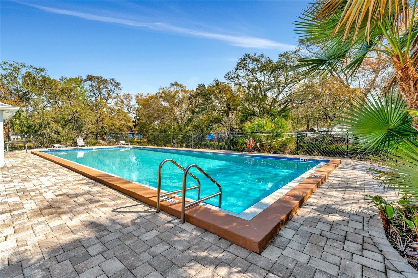 Listing photo id 12 for 4139 Dolphin Drive