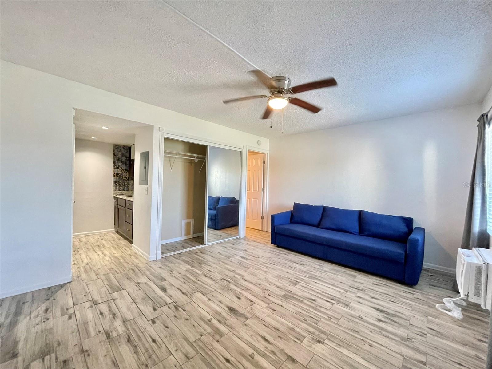 Listing photo id 0 for 4139 Dolphin Drive