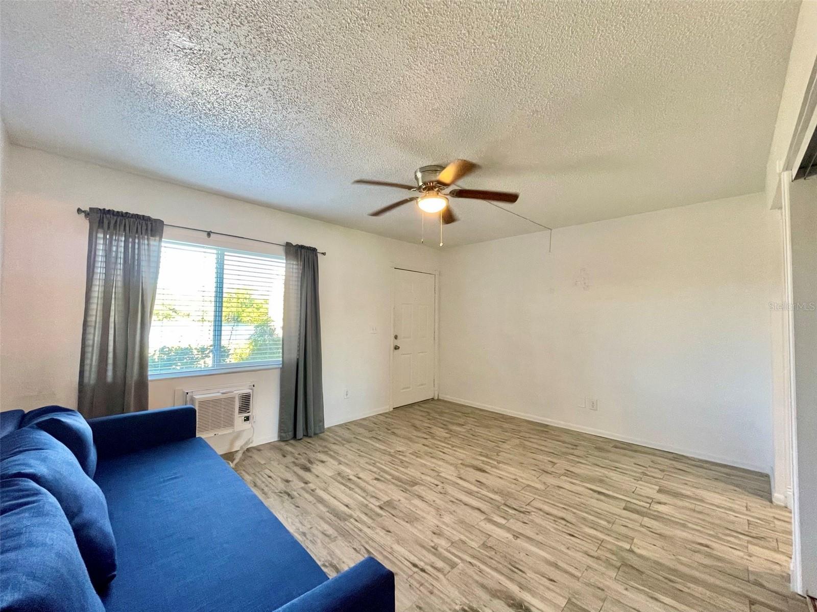 Listing photo id 1 for 4139 Dolphin Drive