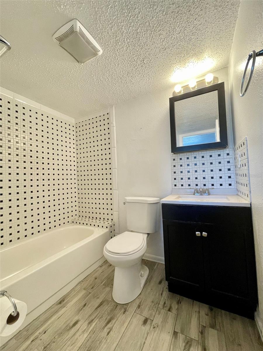Listing photo id 3 for 4139 Dolphin Drive