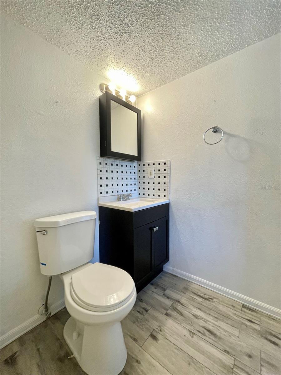 Listing photo id 4 for 4139 Dolphin Drive