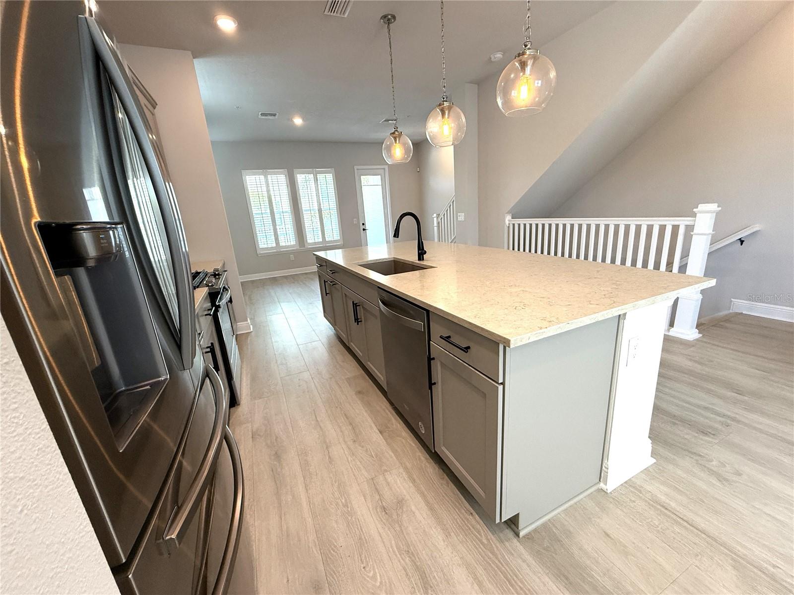 Image 12 of 32 For 813 Burlington Avenue N