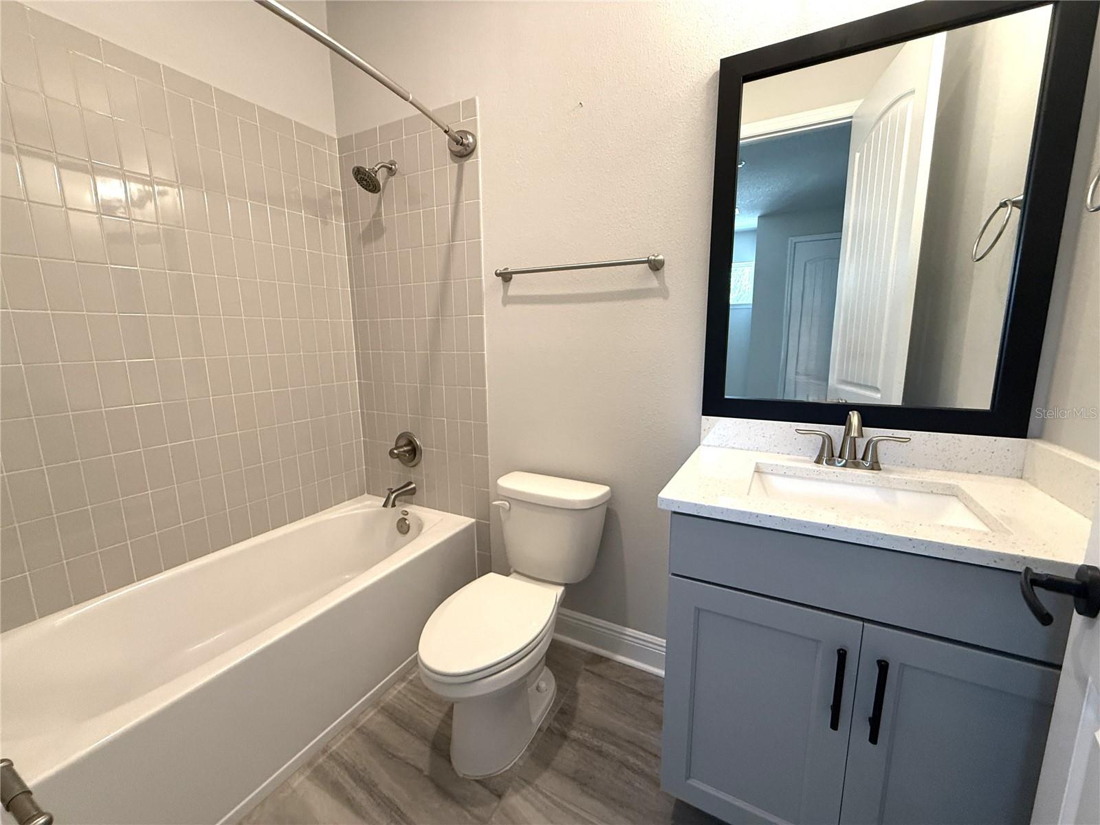 Image 21 of 32 For 813 Burlington Avenue N
