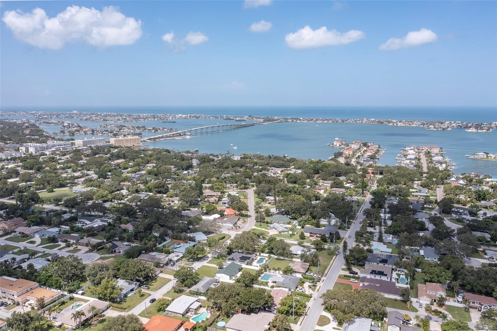 Listing photo id 39 for 2713 Renatta Drive