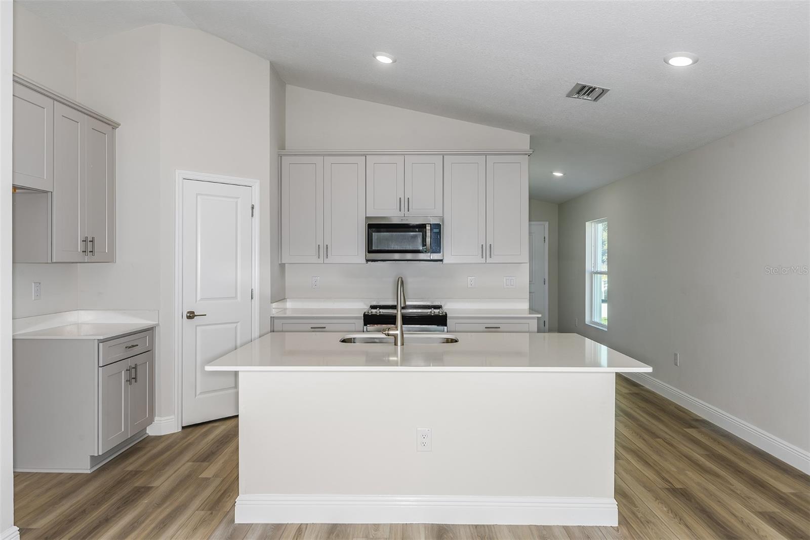 Image 3 of 20 For 6205 Sw 96th Place