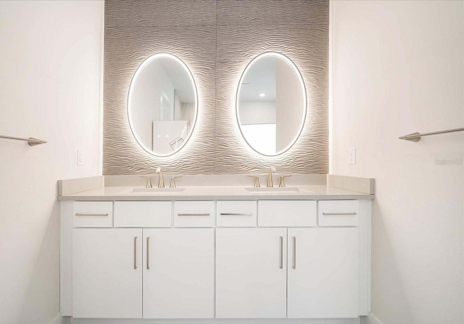 Listing photo id 15 for 8809 Drummer Plank Drive