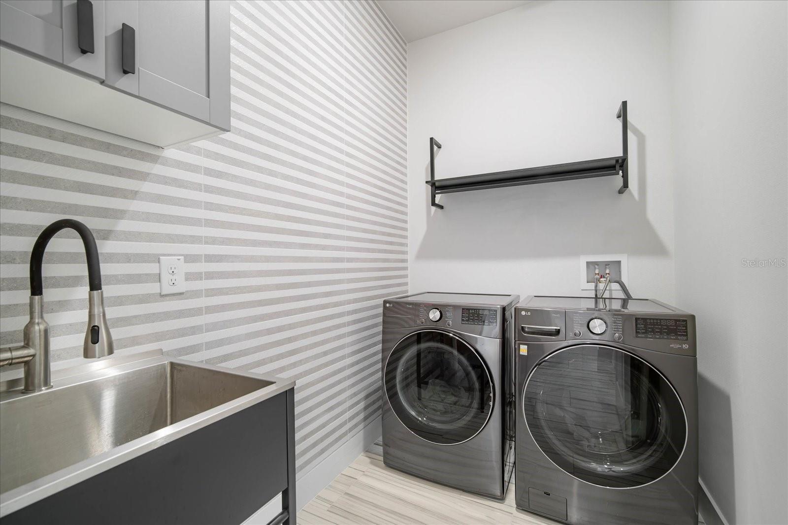 Listing photo id 21 for 8809 Drummer Plank Drive