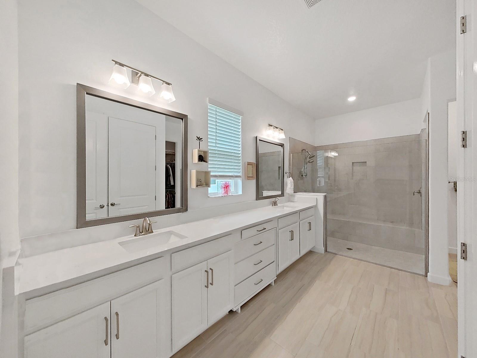 Image 15 of 66 For 10930 Banyan Breeze Boulevard
