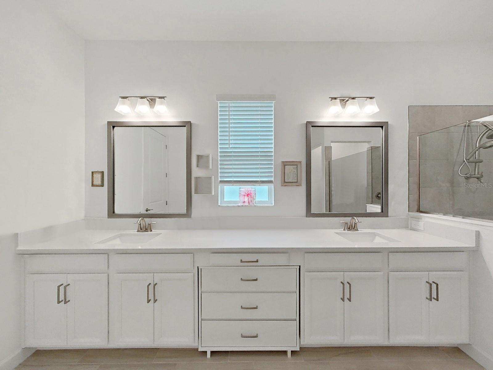 Image 16 of 66 For 10930 Banyan Breeze Boulevard