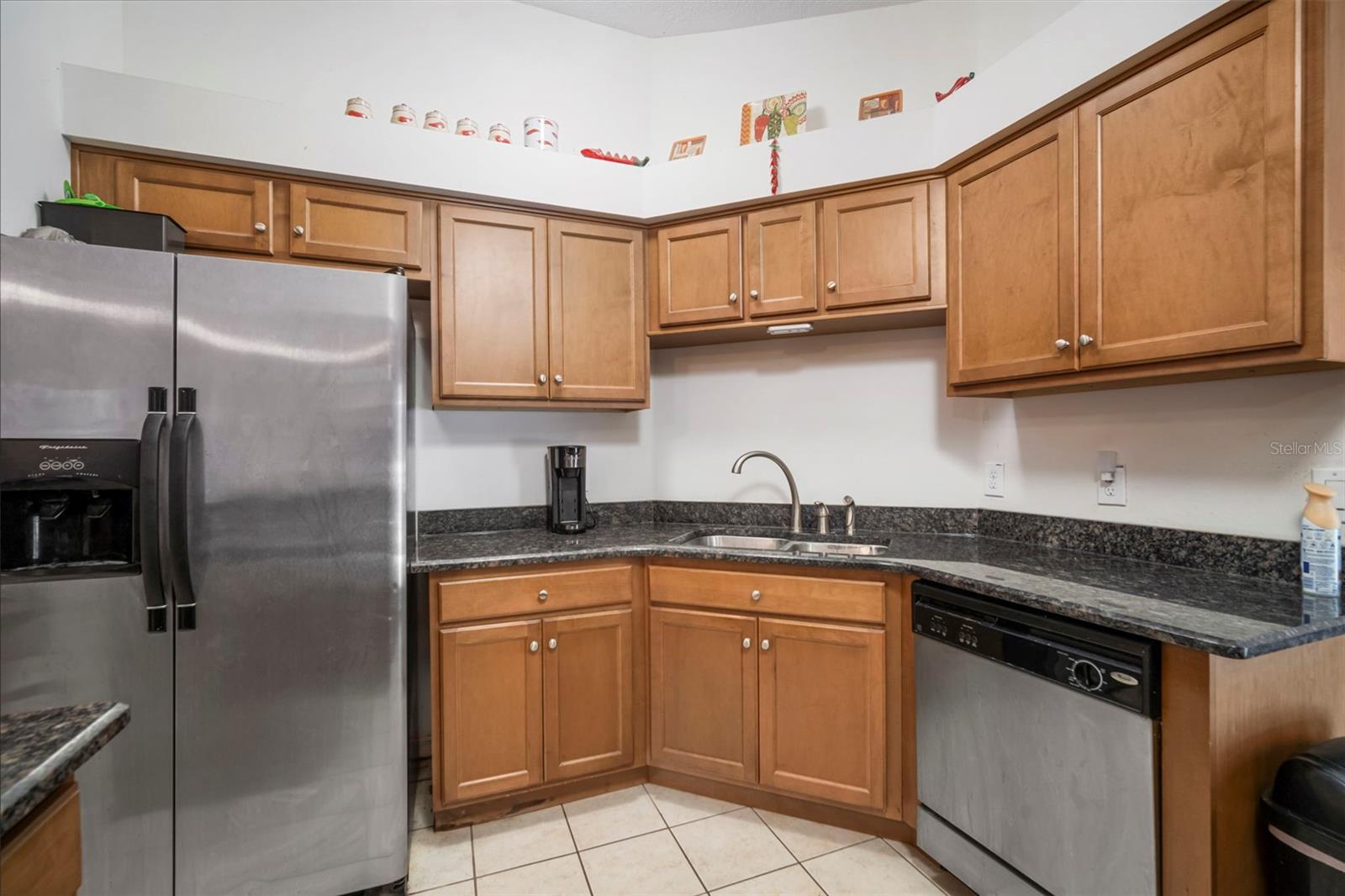 Listing photo id 12 for 12204 Begin Drive