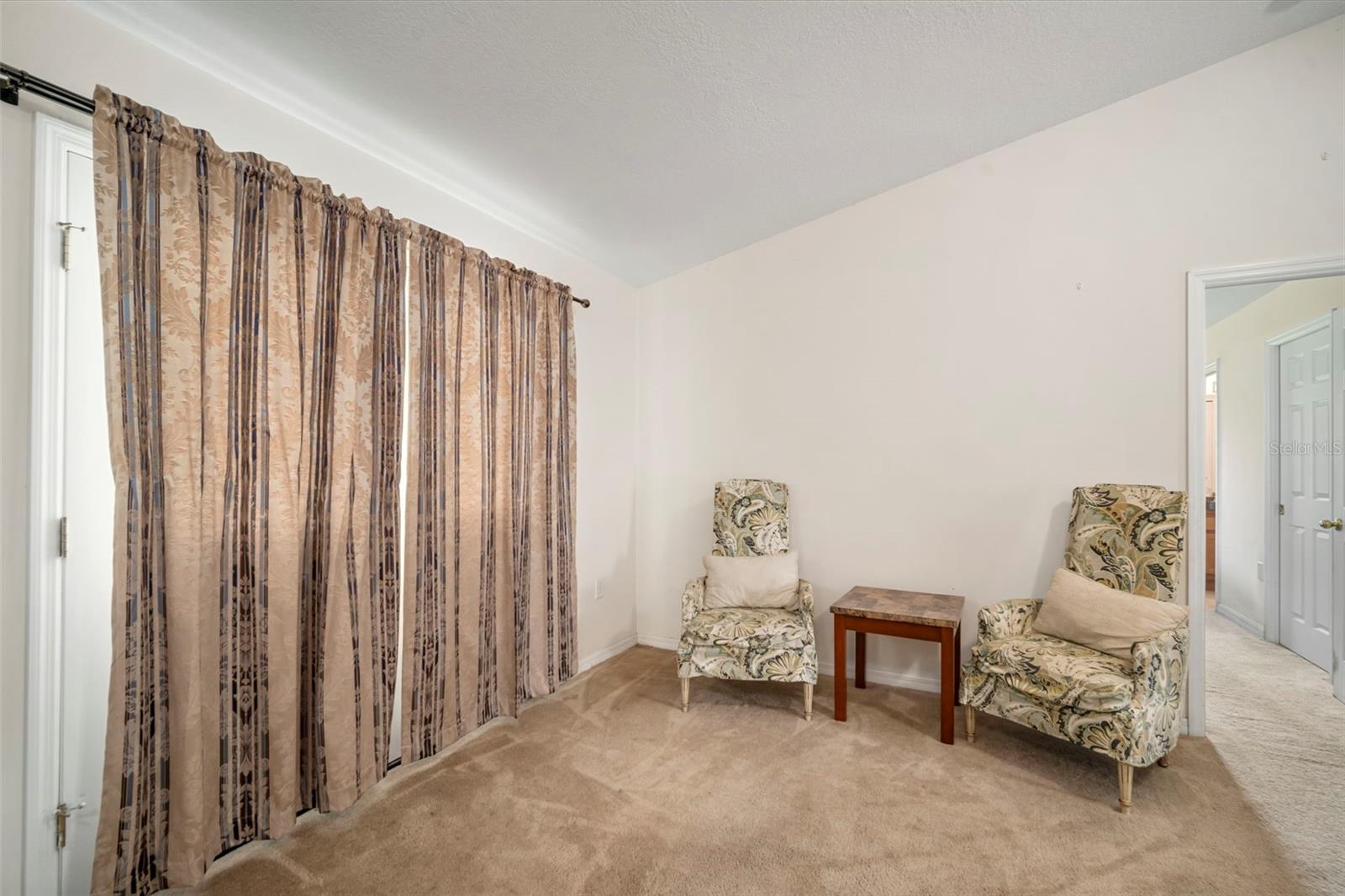 Listing photo id 18 for 12204 Begin Drive
