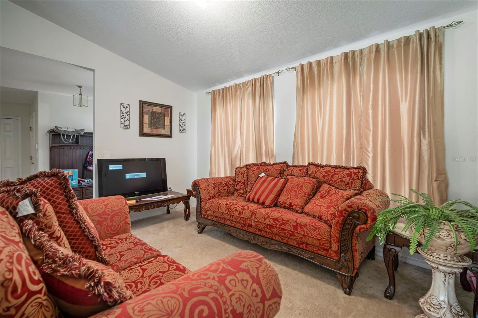 Listing photo id 4 for 12204 Begin Drive