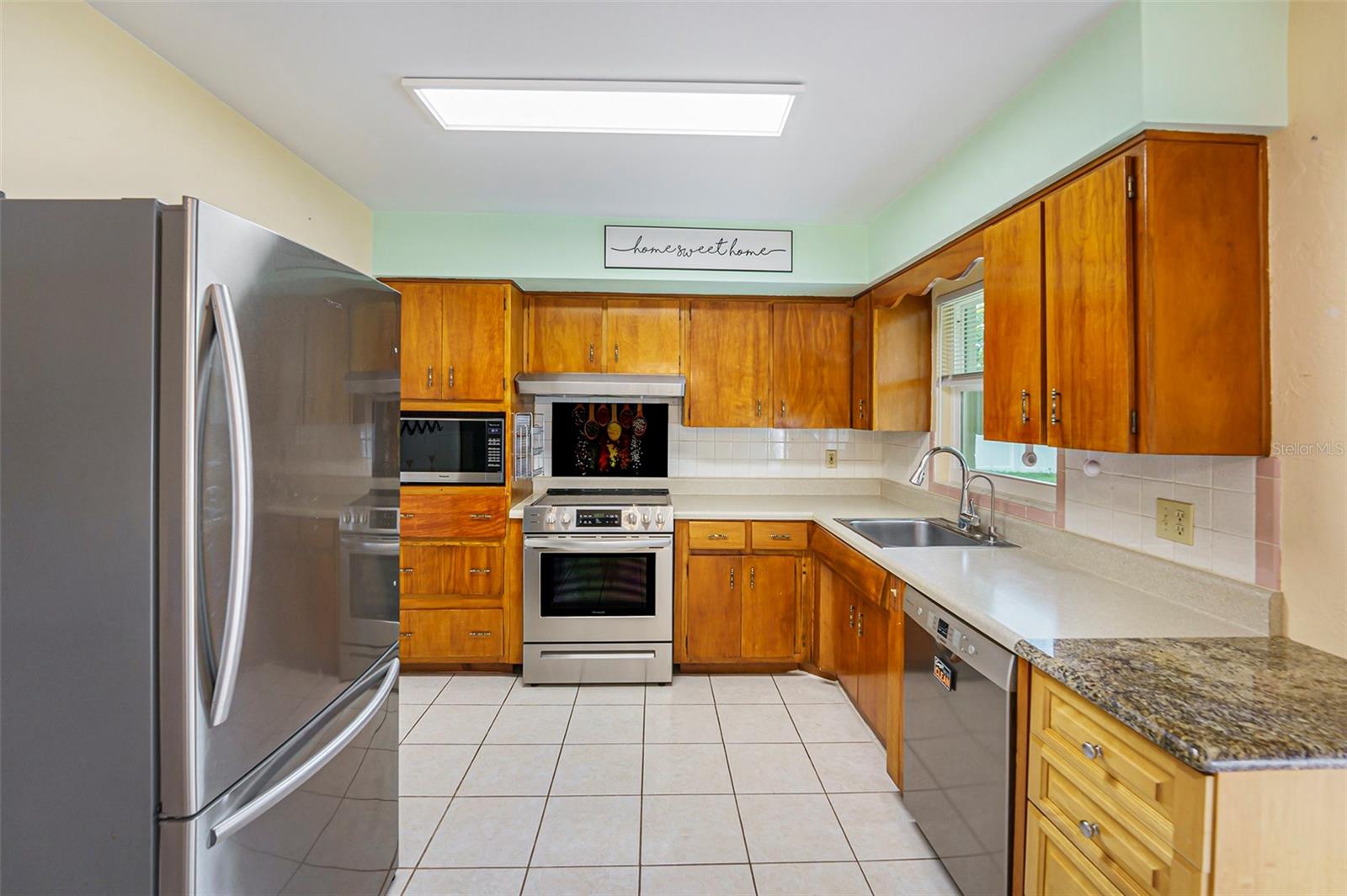 Listing photo id 8 for 5216 30th Avenue N