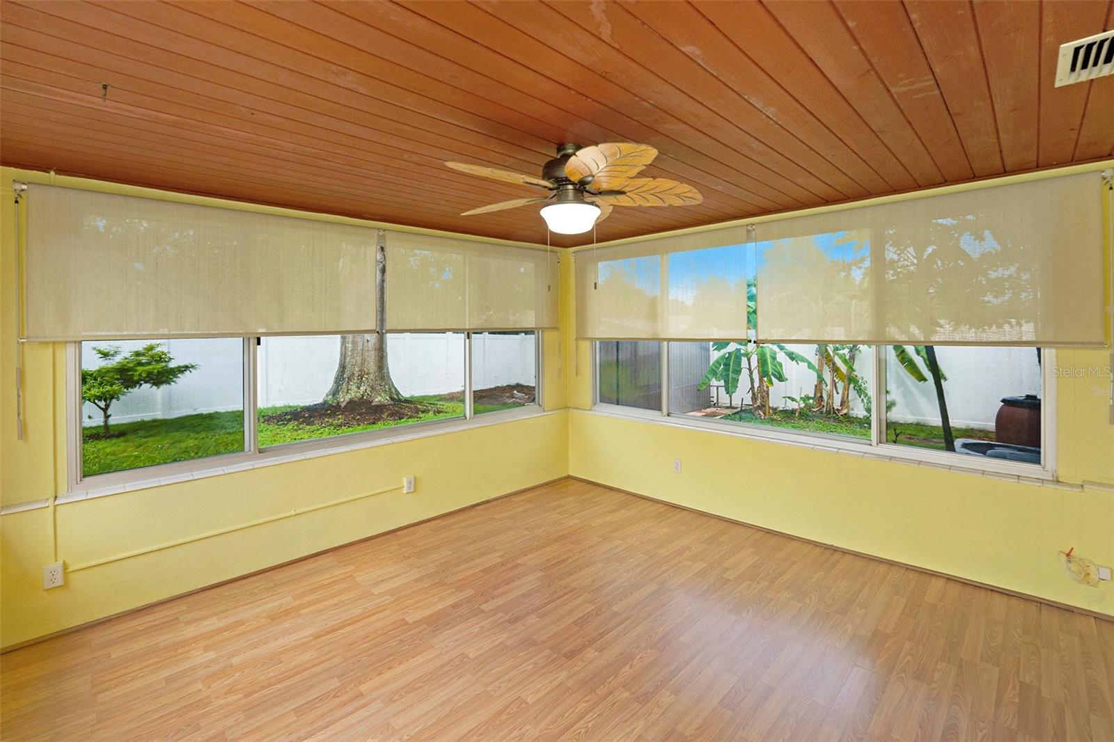 Listing photo id 10 for 5216 30th Avenue N