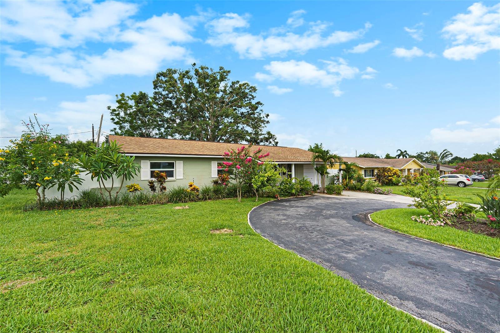 Listing photo id 0 for 5216 30th Avenue N