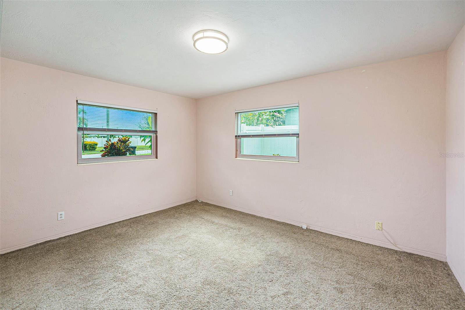 Listing photo id 20 for 5216 30th Avenue N