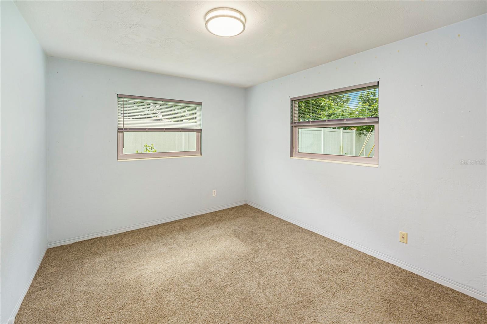 Listing photo id 22 for 5216 30th Avenue N