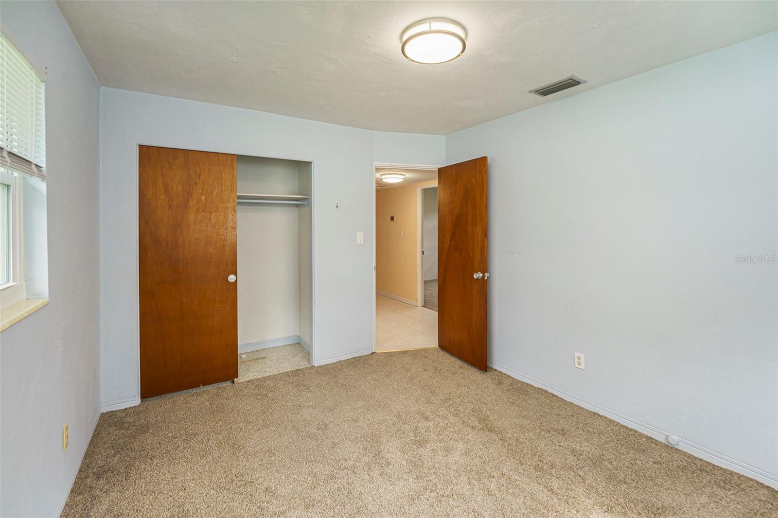Listing photo id 24 for 5216 30th Avenue N