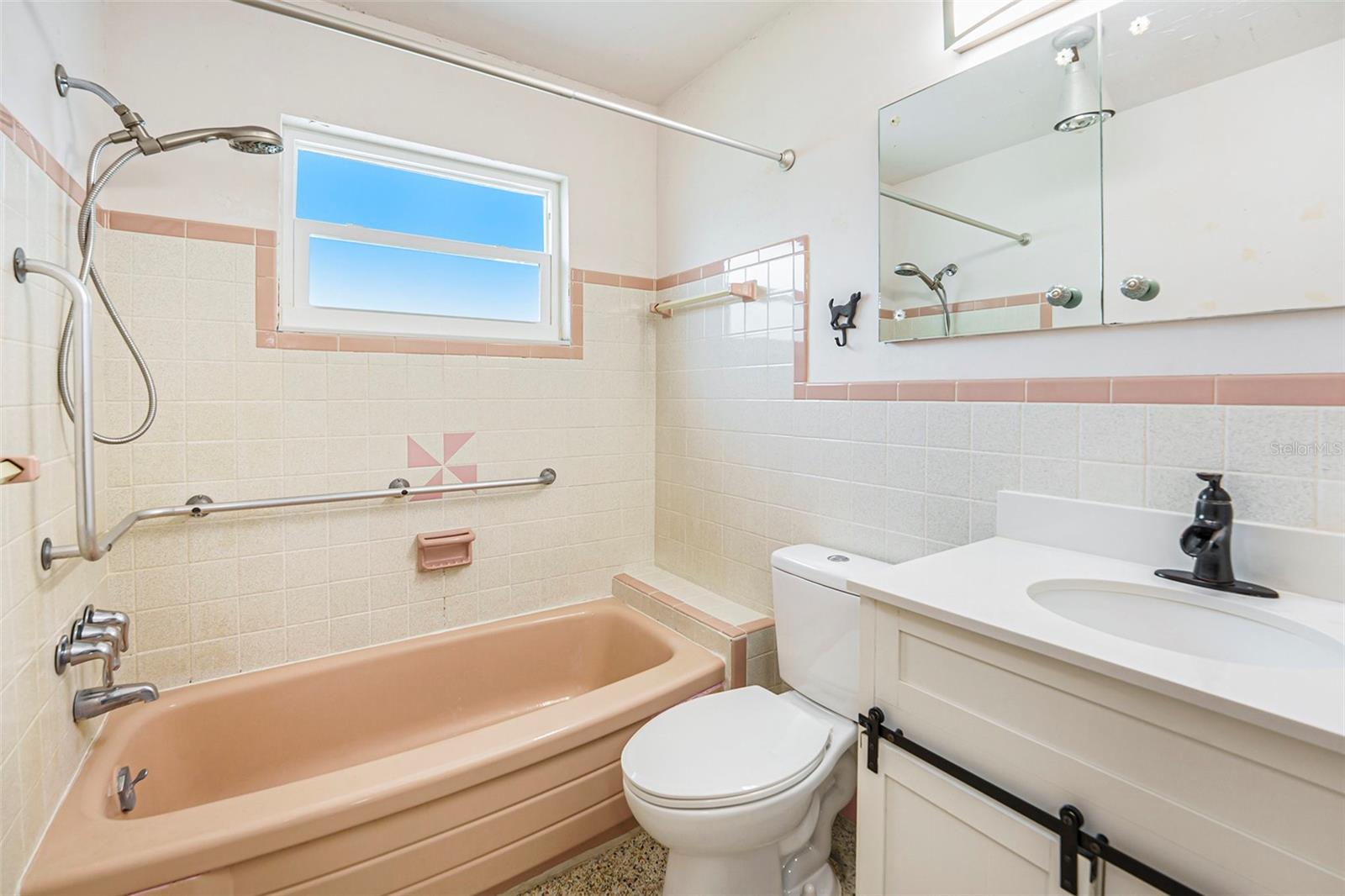 Listing photo id 25 for 5216 30th Avenue N