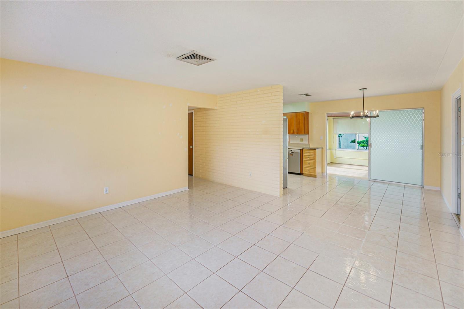 Listing photo id 2 for 5216 30th Avenue N