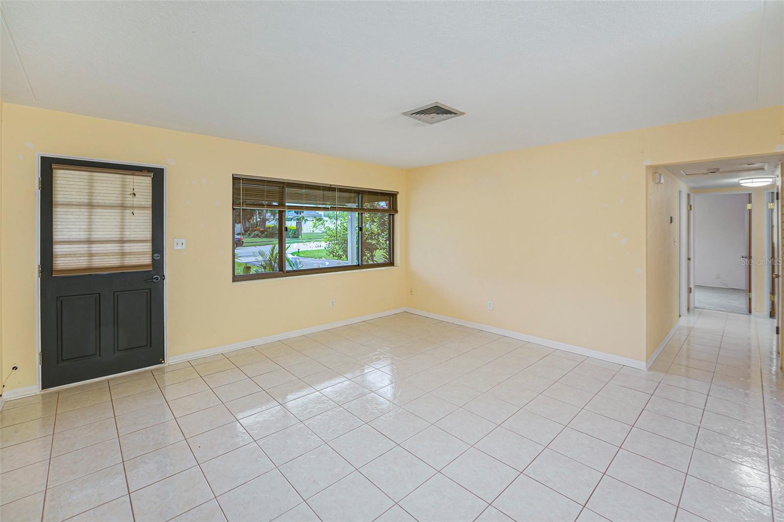 Listing photo id 5 for 5216 30th Avenue N