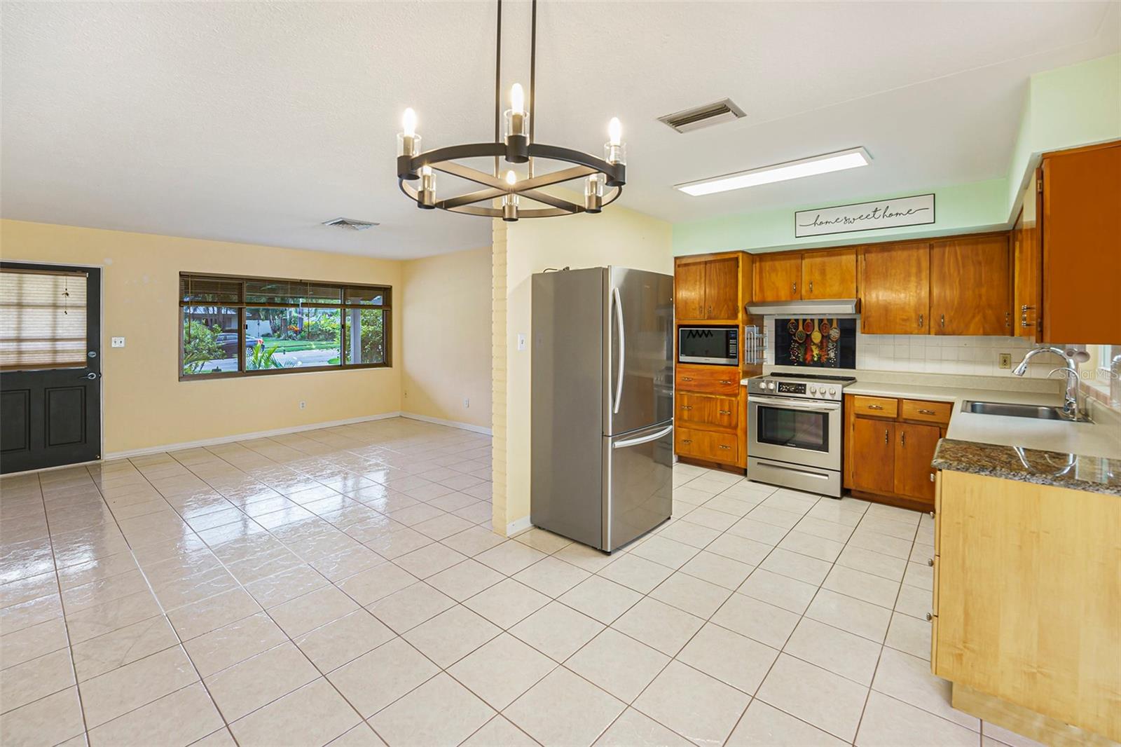 Listing photo id 7 for 5216 30th Avenue N
