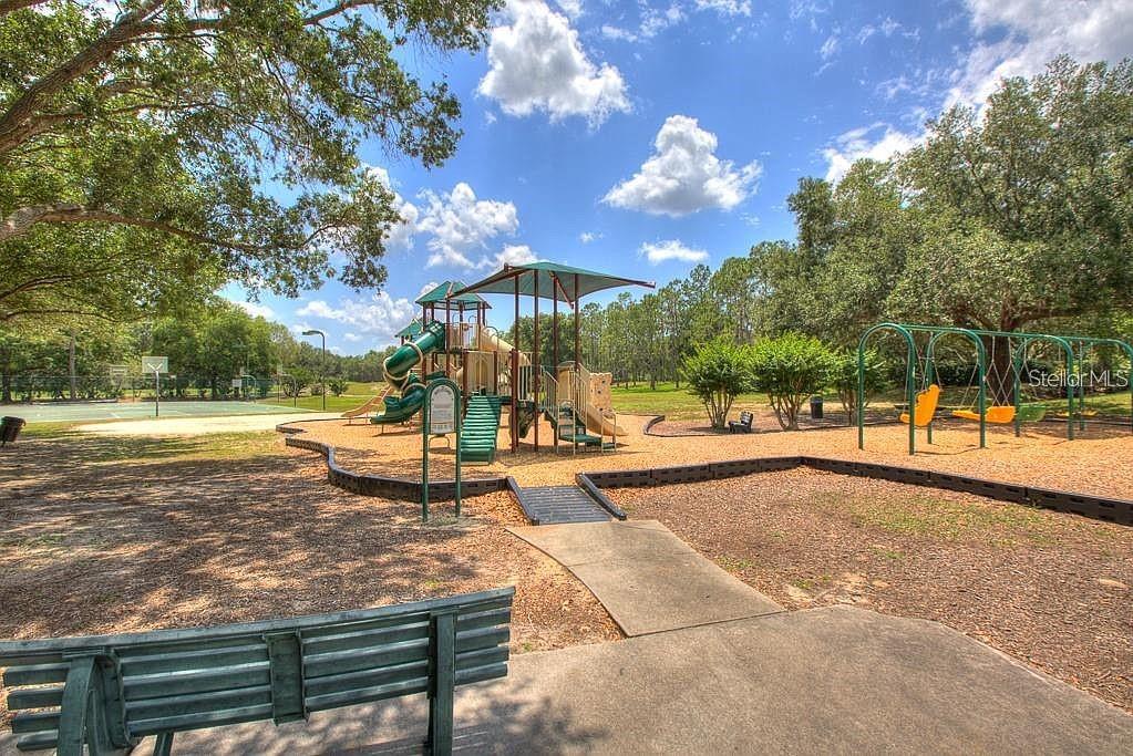 Listing photo id 61 for 5819 Bent Grass Drive