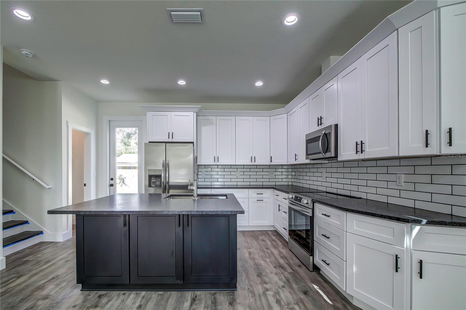 Image 7 of 41 For 2222 Clark Street