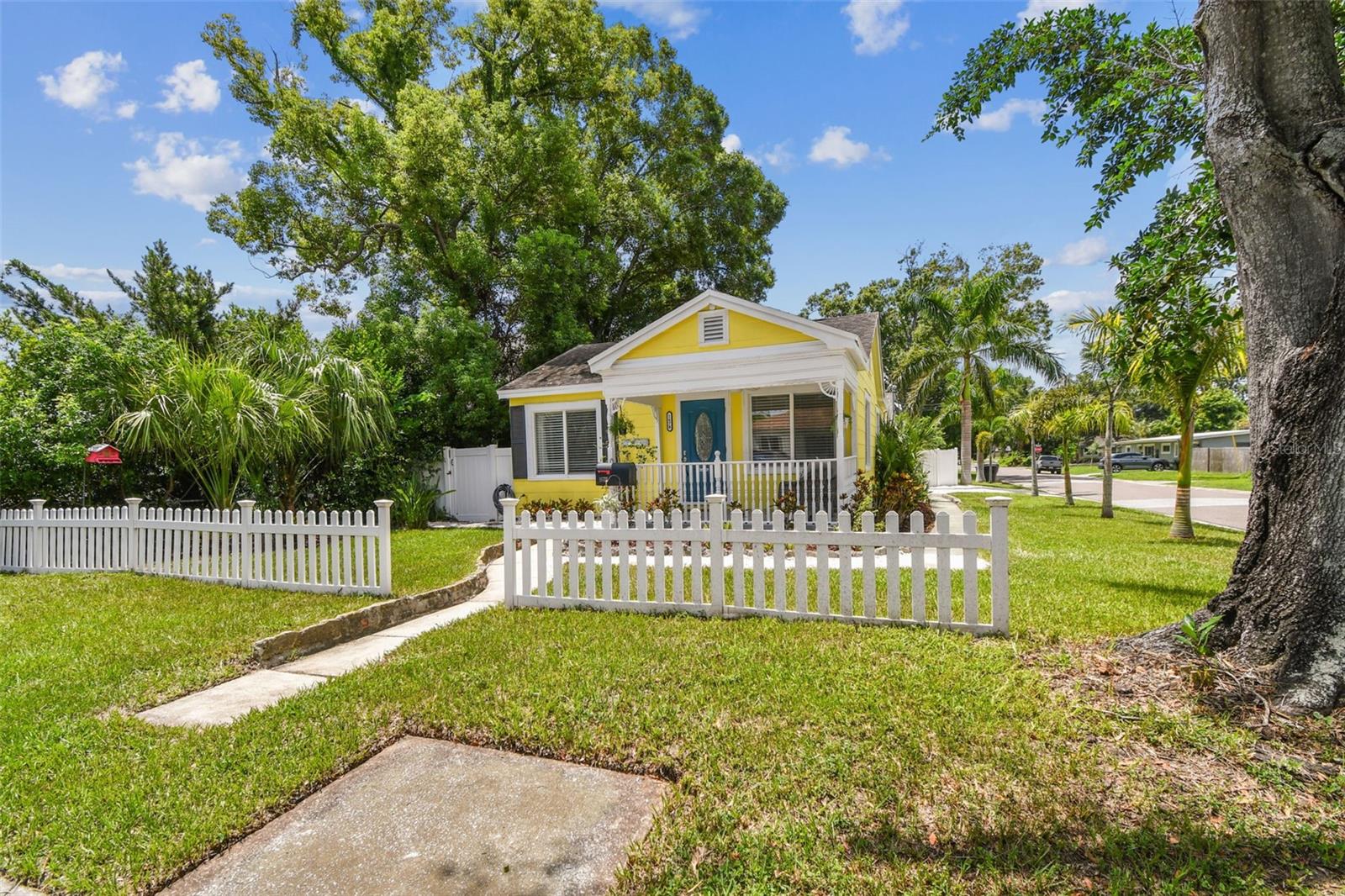 Image 3 of 62 For 1678 27th Avenue N