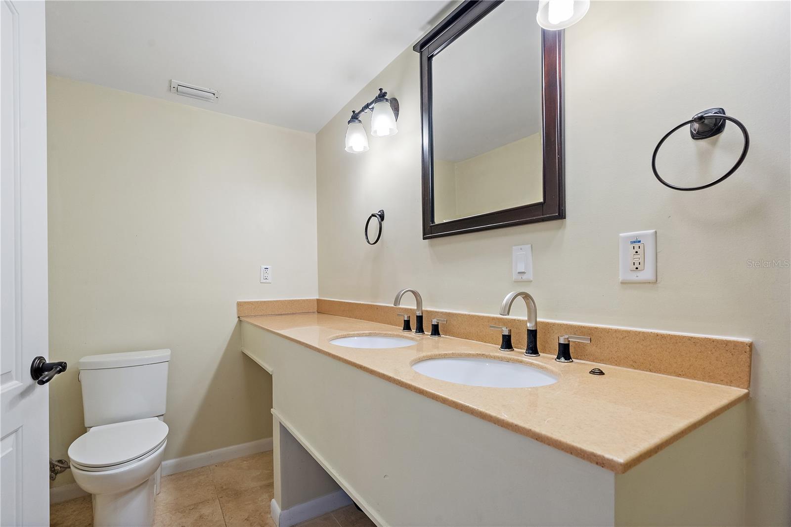 Image 11 of 25 For 1145 Palm Bluff Street