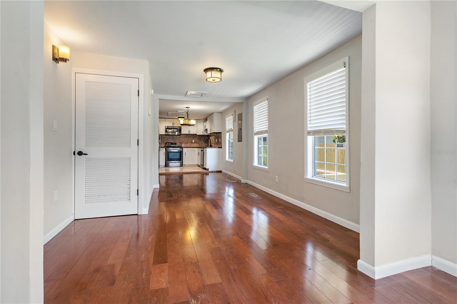 Image 4 of 25 For 1145 Palm Bluff Street