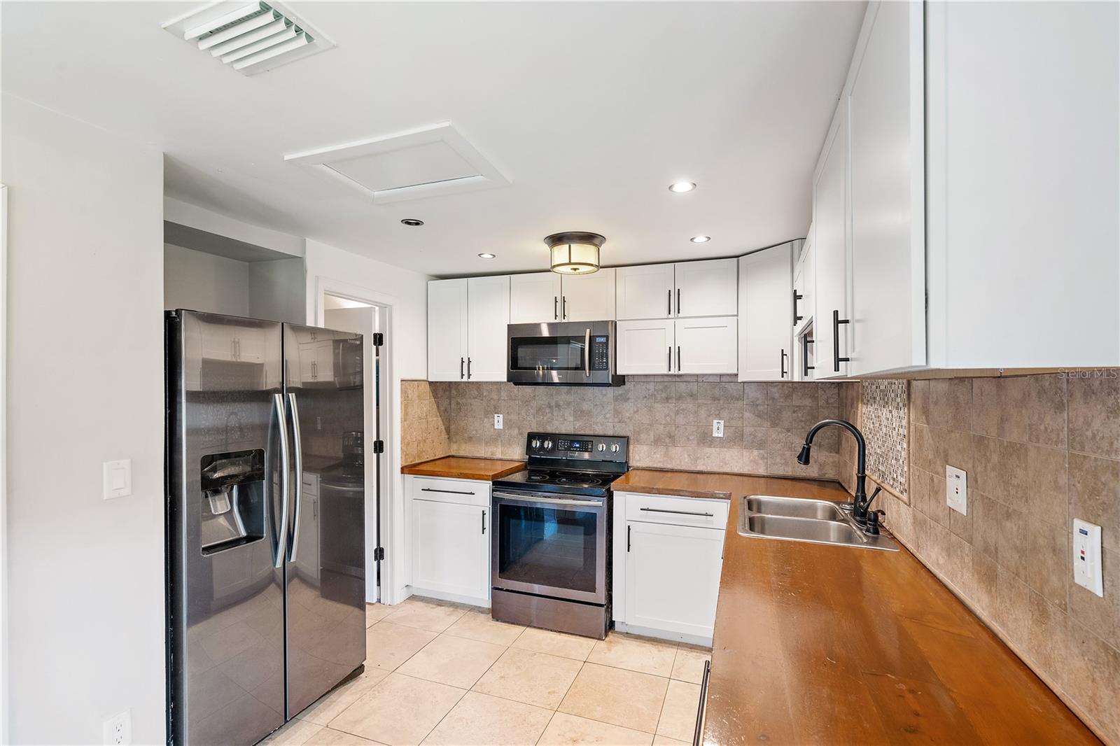 Image 7 of 25 For 1145 Palm Bluff Street