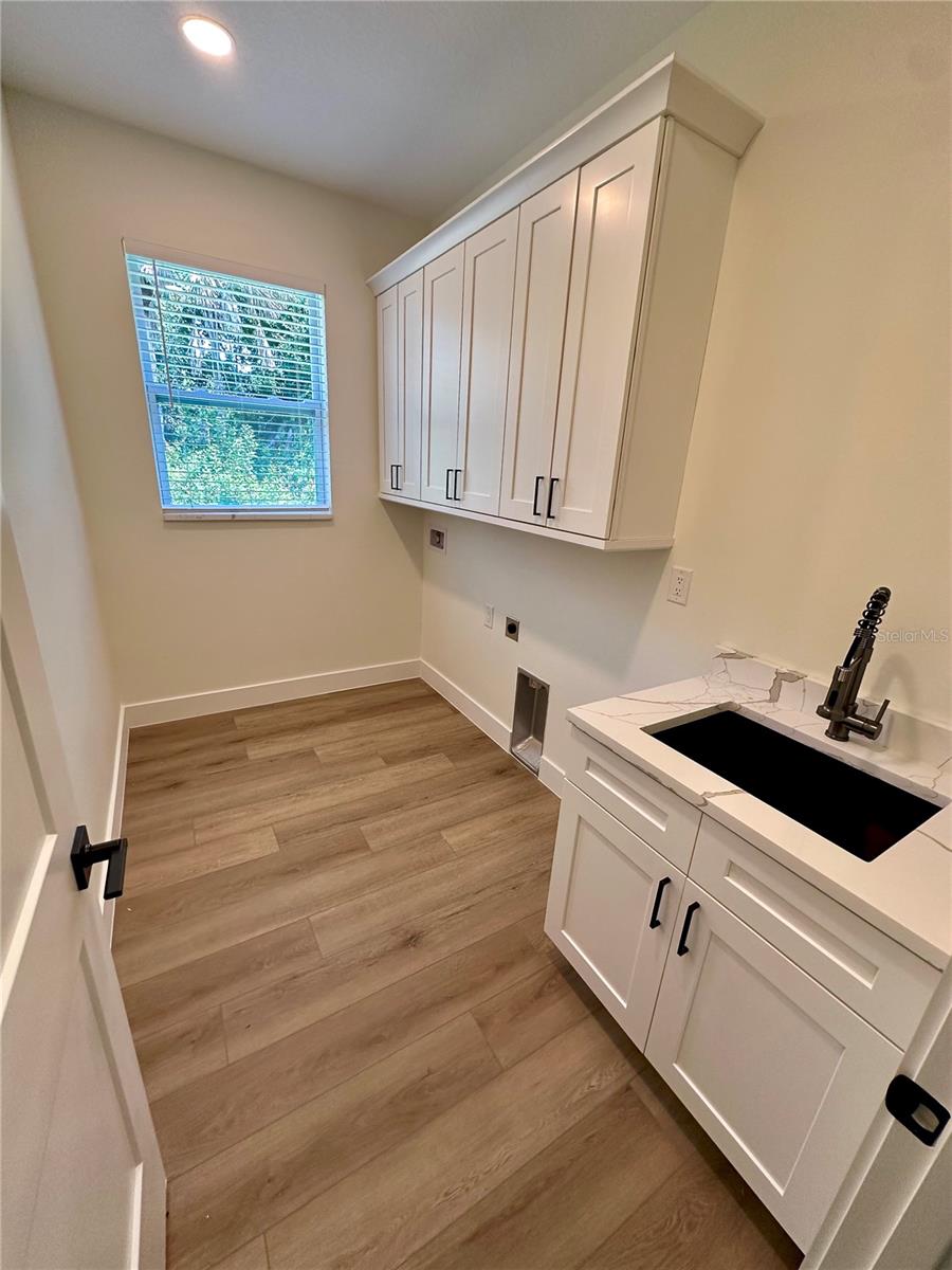 Listing photo id 10 for 107 Bebb Court