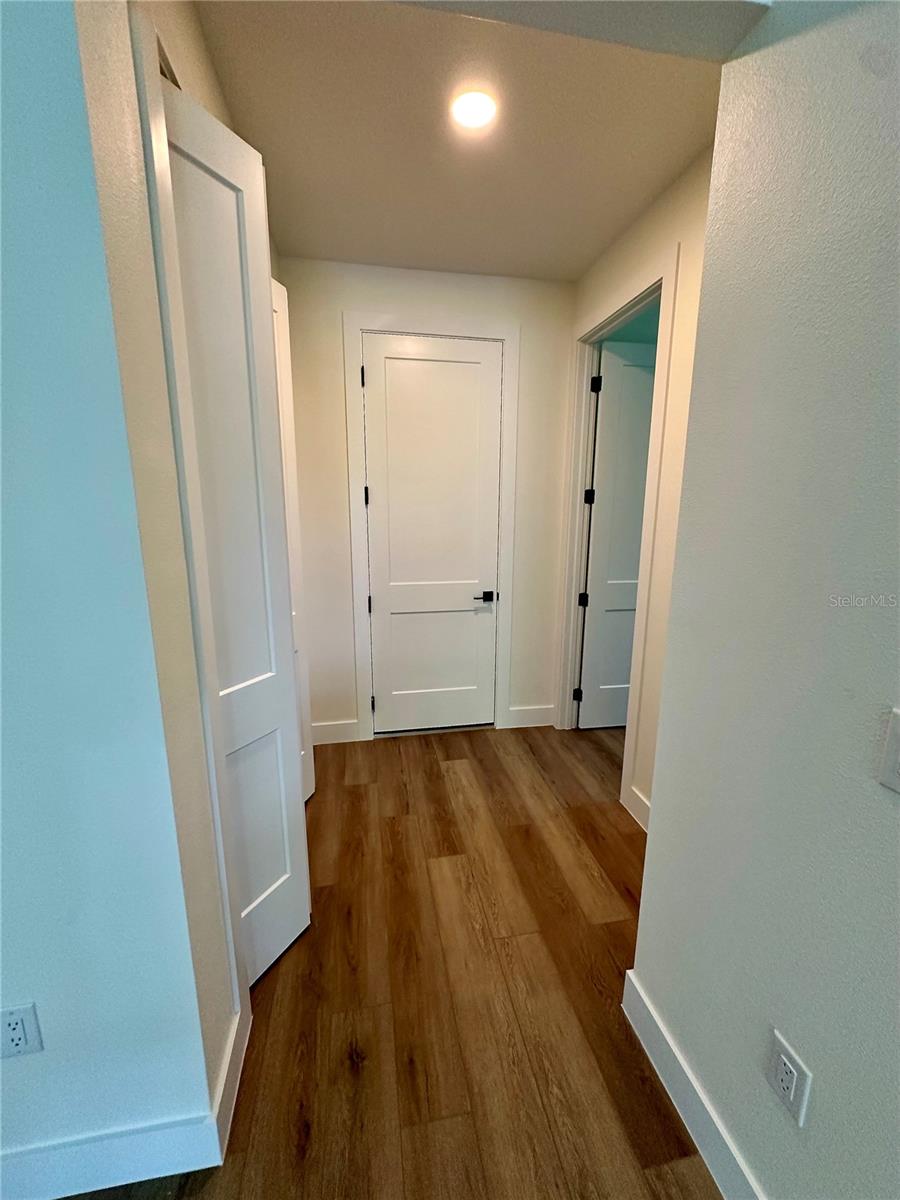 Listing photo id 11 for 107 Bebb Court