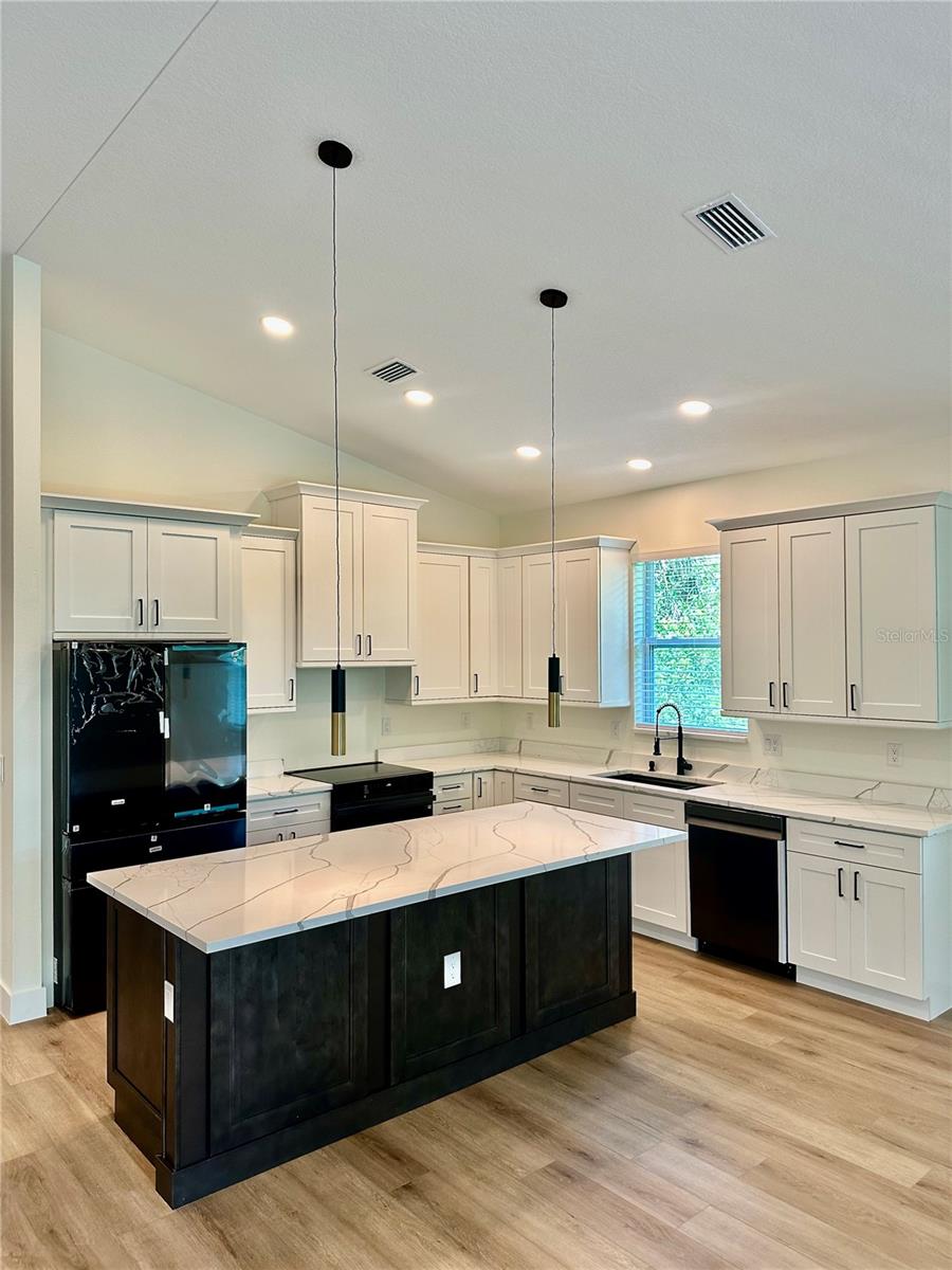 Listing photo id 15 for 107 Bebb Court