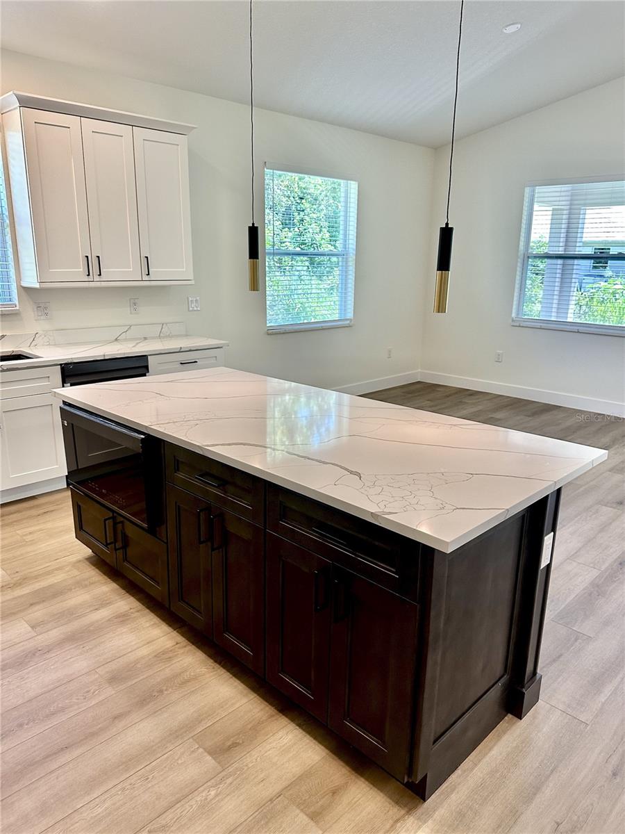 Listing photo id 16 for 107 Bebb Court