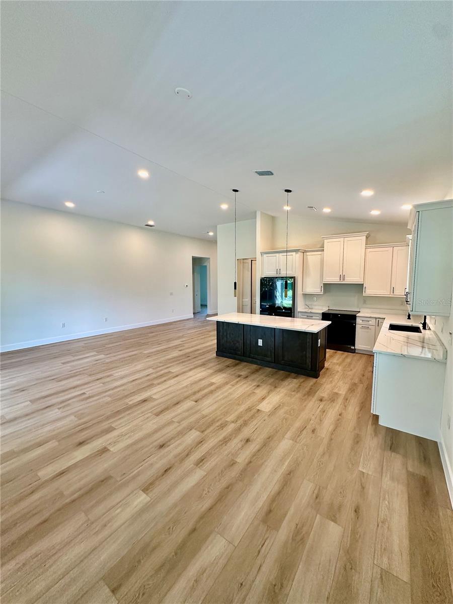 Listing photo id 17 for 107 Bebb Court