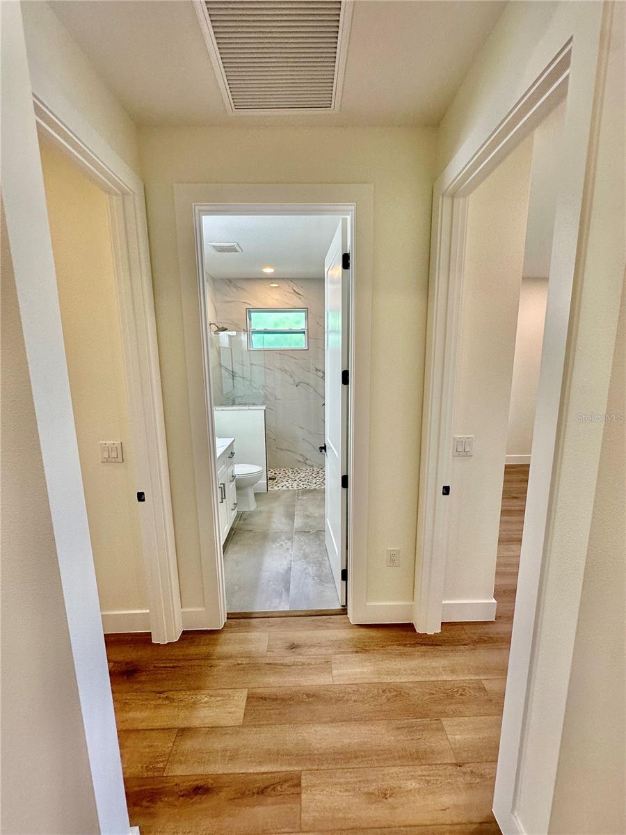 Listing photo id 18 for 107 Bebb Court