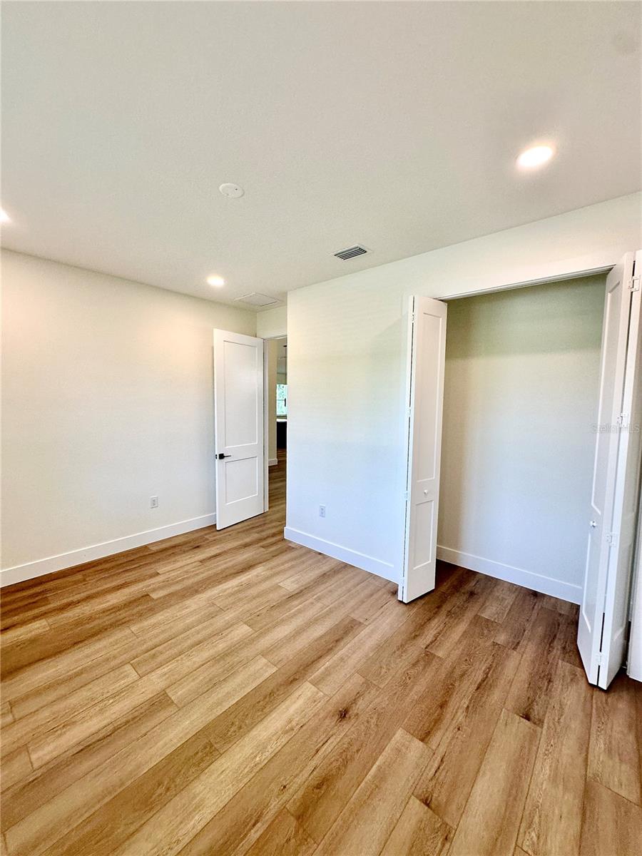Listing photo id 23 for 107 Bebb Court