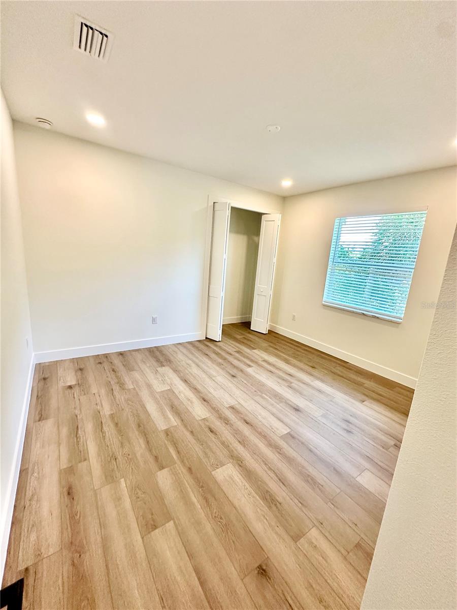 Listing photo id 24 for 107 Bebb Court