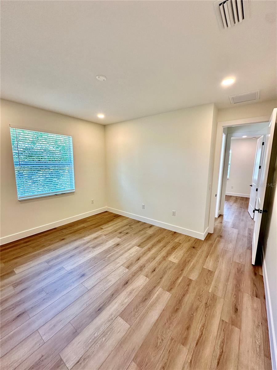 Listing photo id 25 for 107 Bebb Court