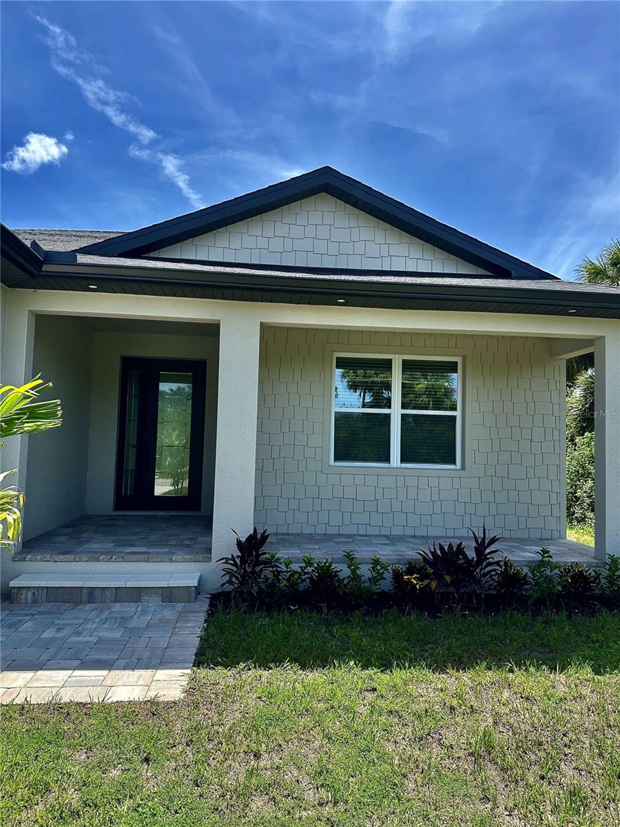Listing photo id 1 for 107 Bebb Court