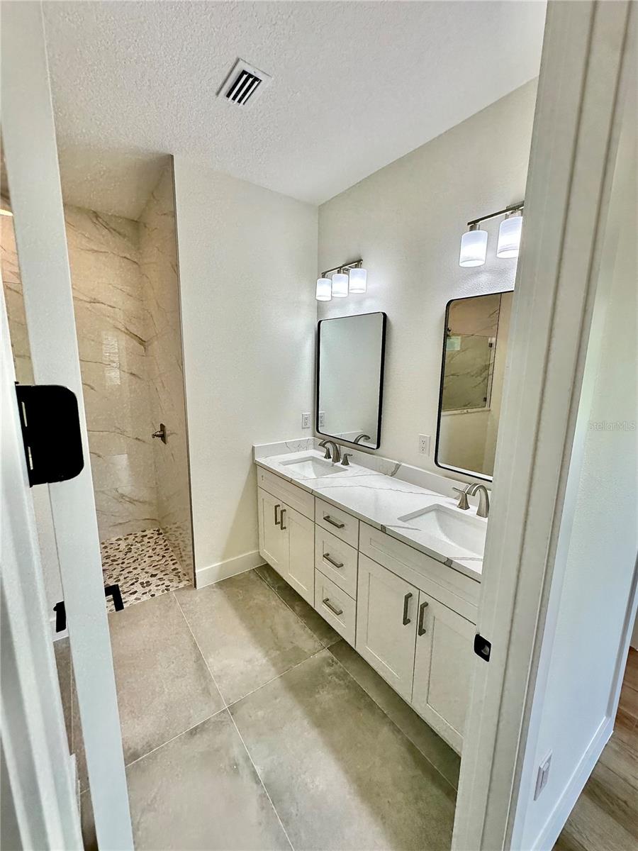 Listing photo id 29 for 107 Bebb Court