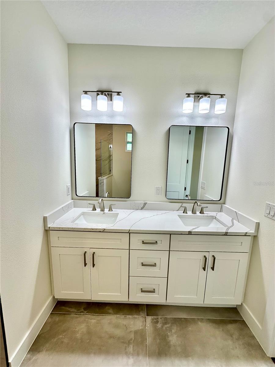 Listing photo id 32 for 107 Bebb Court