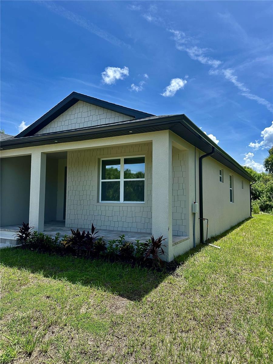 Listing photo id 2 for 107 Bebb Court
