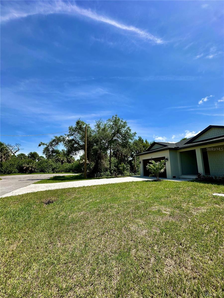 Listing photo id 4 for 107 Bebb Court