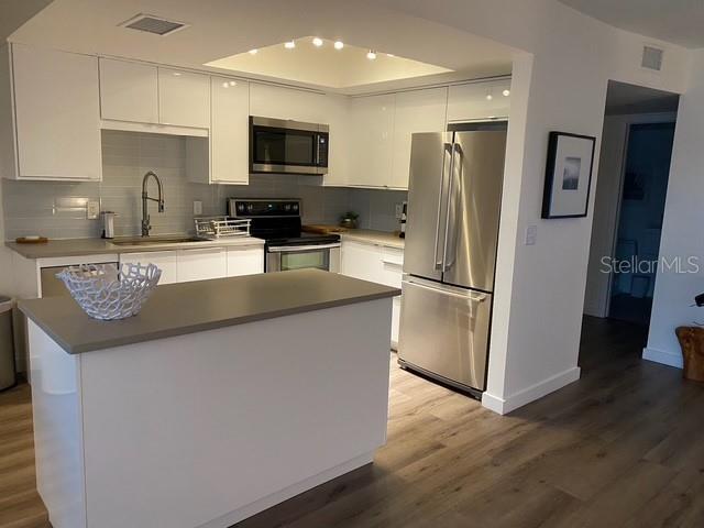 Image 16 of 25 For 1007 Bayshore Boulevard 107