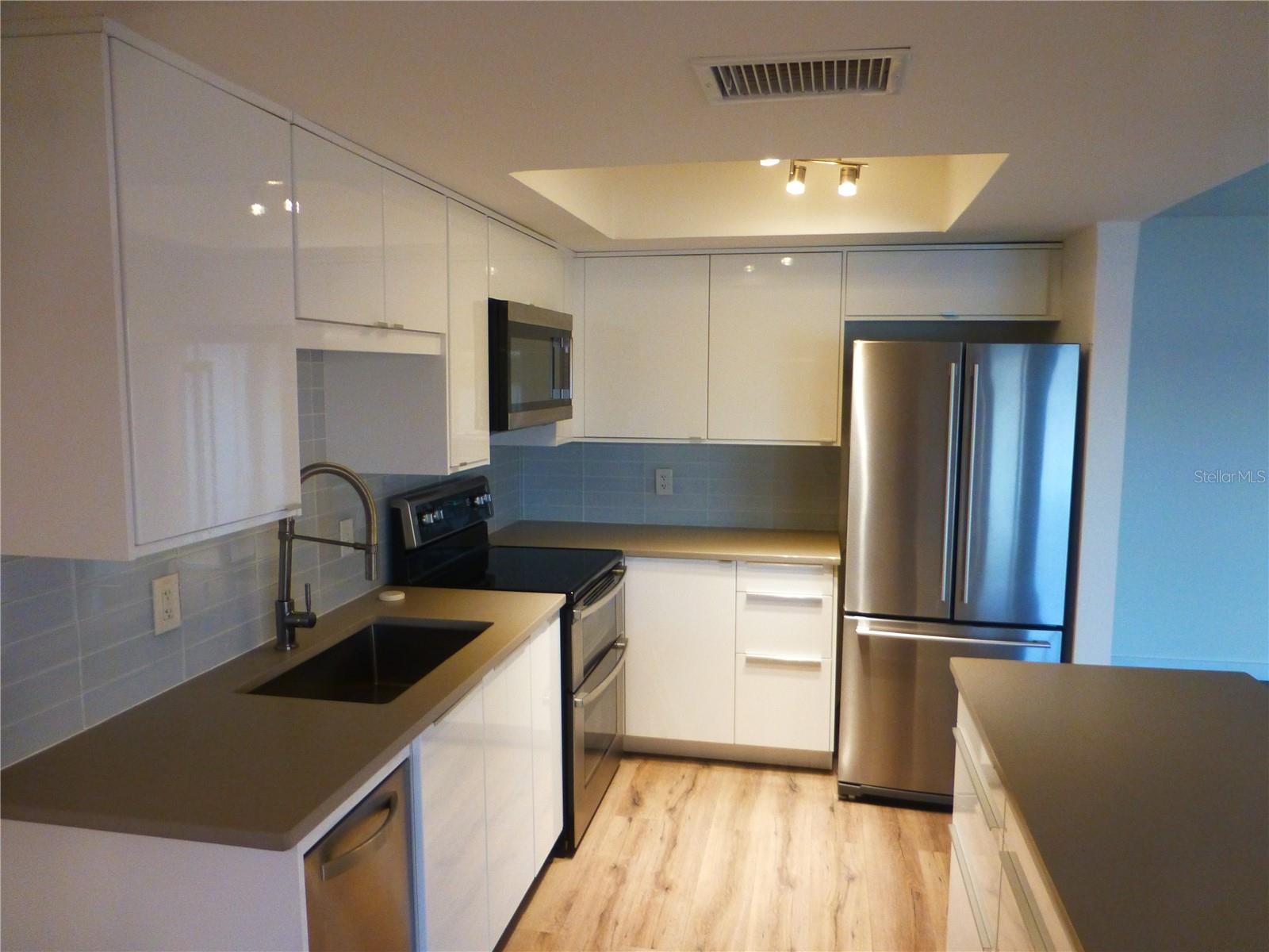 Image 17 of 25 For 1007 Bayshore Boulevard 107